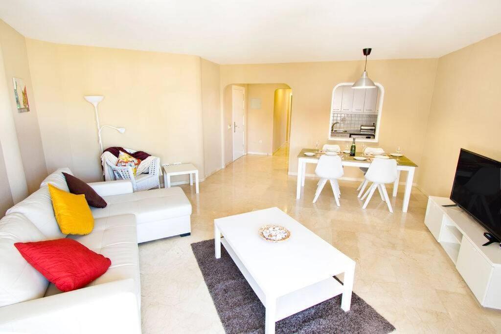 Spectacular Apartment In Matchroom Country Club Фуэнхирола Экстерьер фото